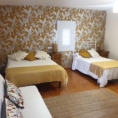 El Bodegon De Luis Hotel Hinojedo Bagian luar foto