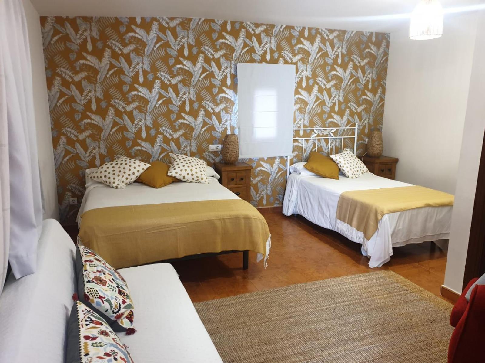 El Bodegon De Luis Hotel Hinojedo Bagian luar foto