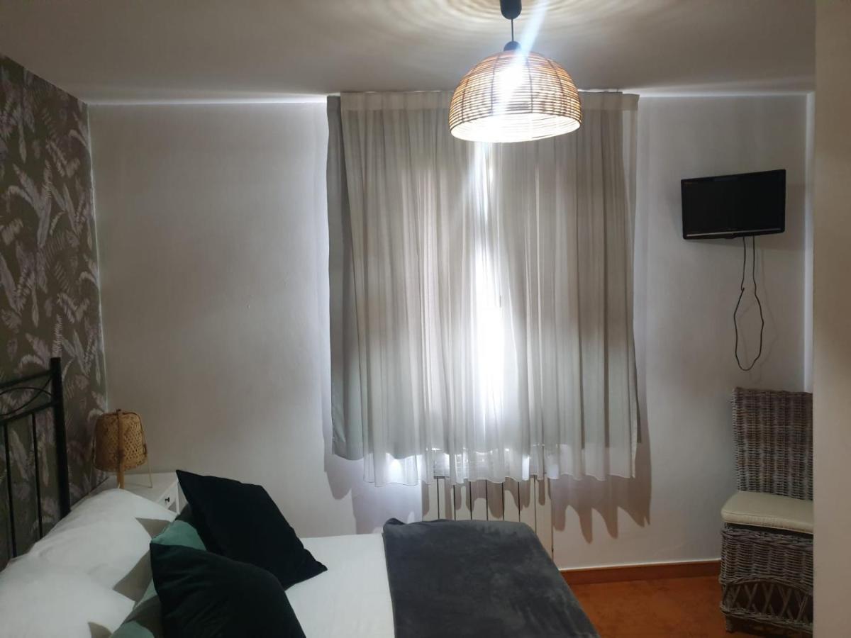 El Bodegon De Luis Hotel Hinojedo Bagian luar foto