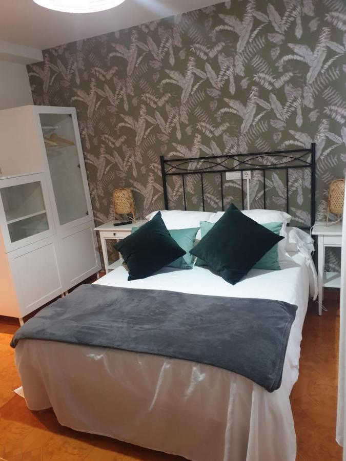 El Bodegon De Luis Hotel Hinojedo Bagian luar foto
