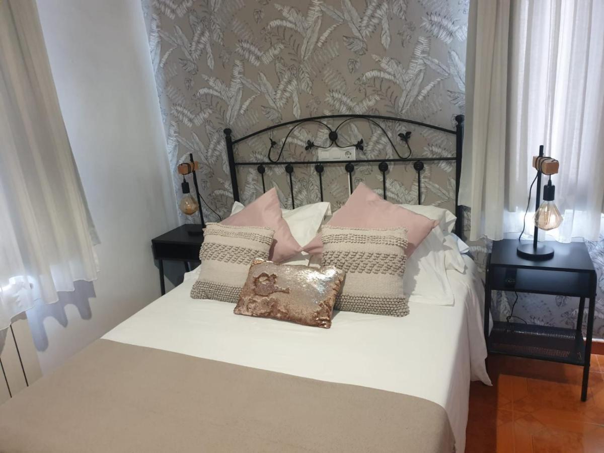 El Bodegon De Luis Hotel Hinojedo Bagian luar foto