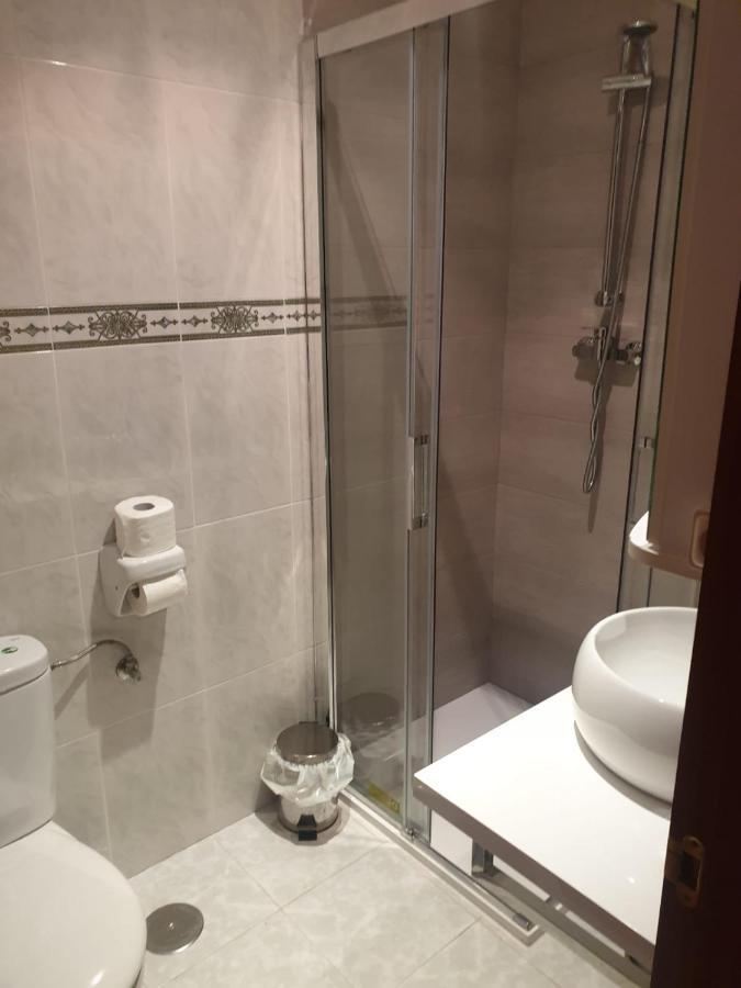 El Bodegon De Luis Hotel Hinojedo Bagian luar foto